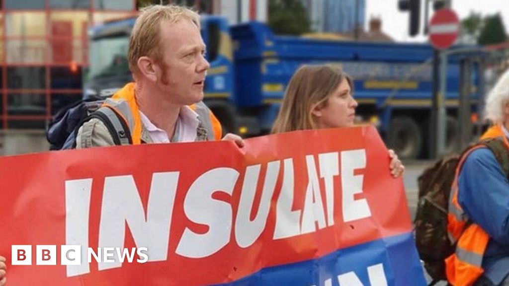 Insulate Britain Protesters Block Roads Leading To M25    121236984 Hi071572608 