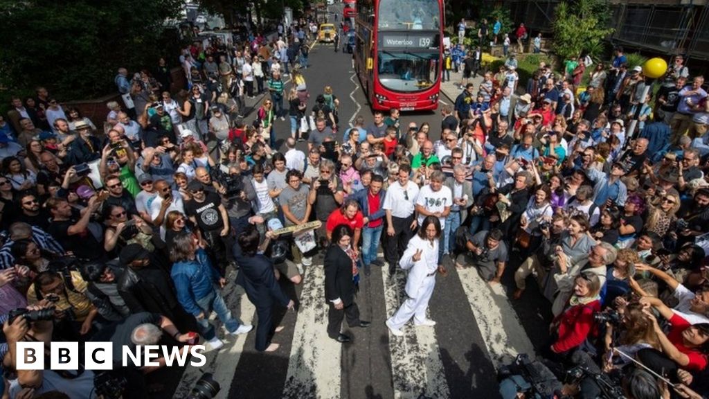 Abbey Road: 50 years of the Beatles' famous album cover - BBC News