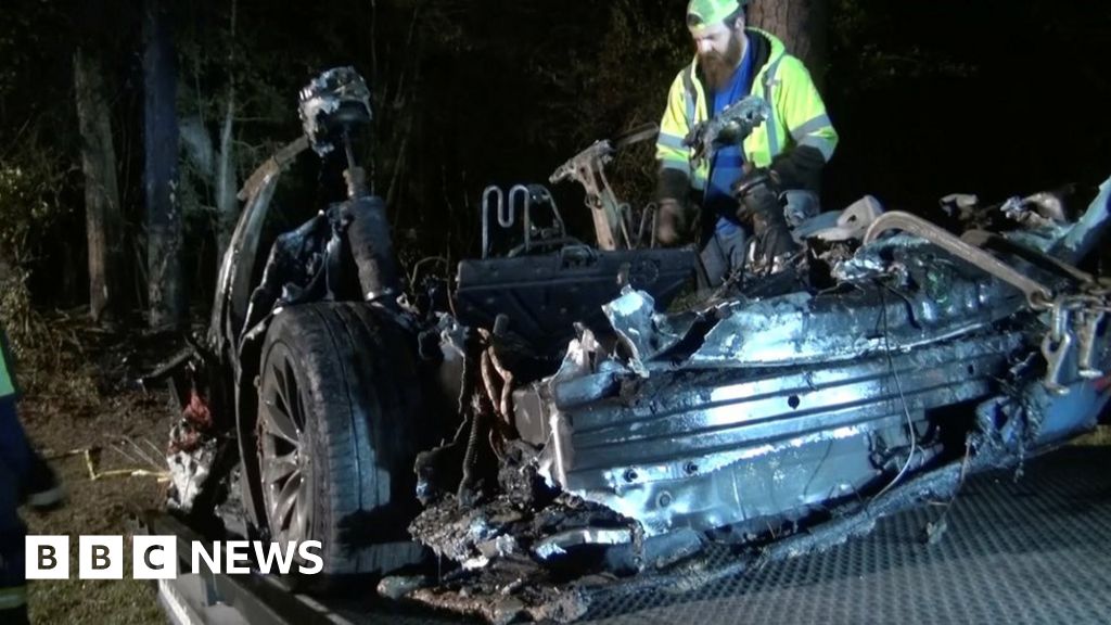 Tesla Crash Autopilot Was Off Says Preliminary Report Bbc News