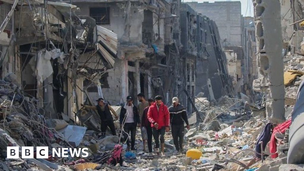 Gaza: Palestinians return to Khan Younis to find homes destroyed