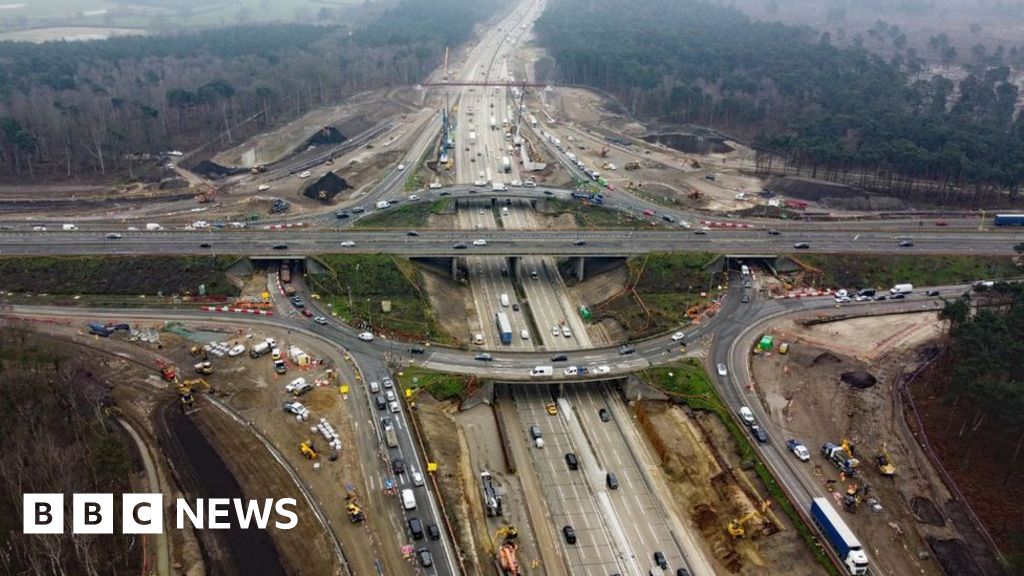 M25 traffic warning as Peterborough United play Portsmouth F.C - BBC News