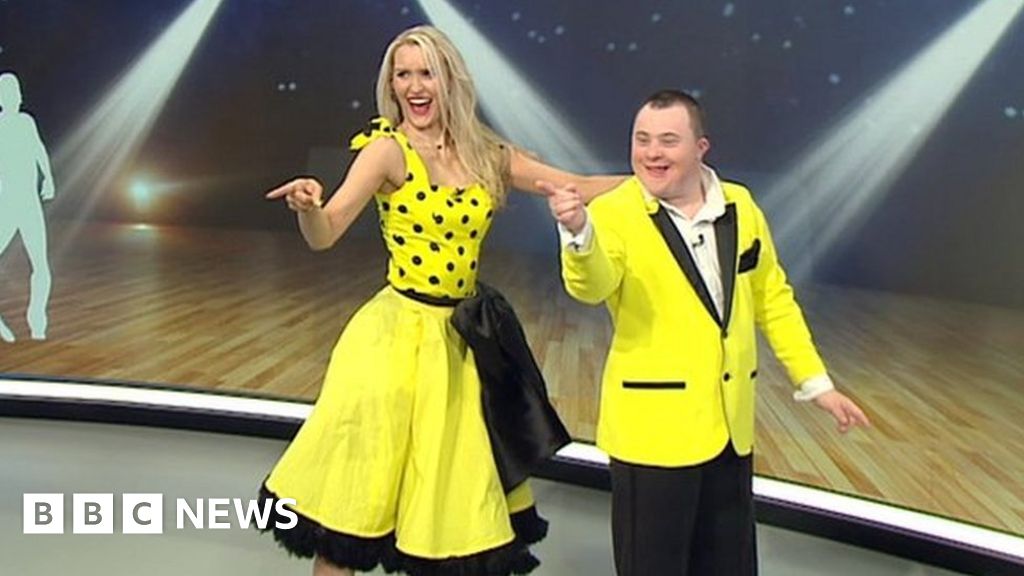 Northampton dancer with Down's syndrome wows social media - BBC News