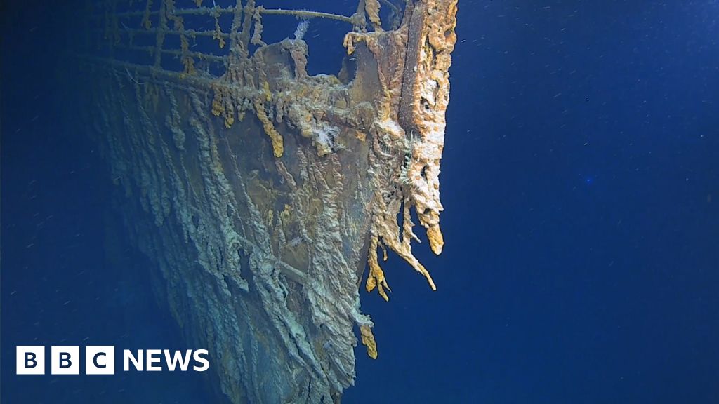 Titanic sub dive reveals parts are being lost to sea - BBC News