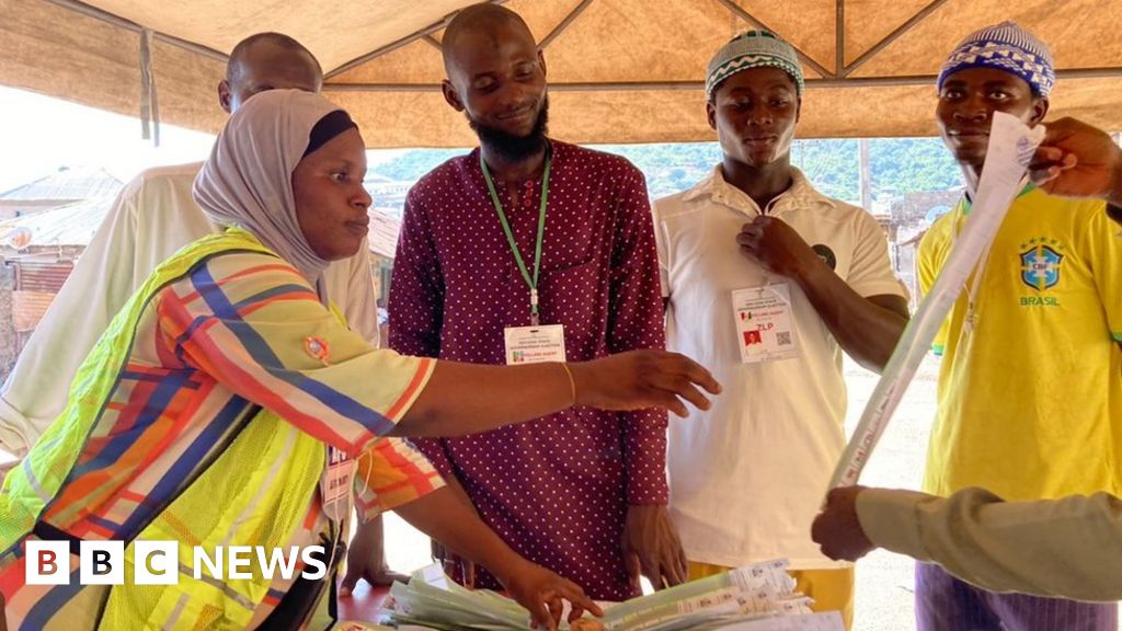Управляващата партия в Нигерия спечели с огромно мнозинство изборите за
