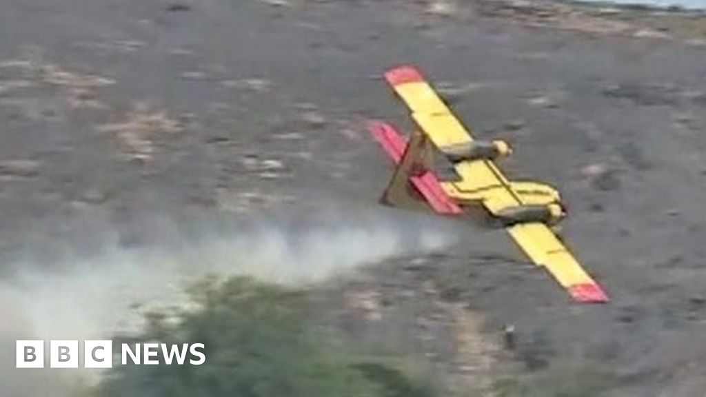 Greece fires: Two pilots die after firefighting plane crashes