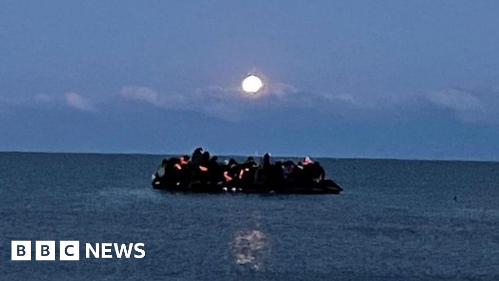 فتاة تبلغ من العمر 7 سنوات من بين خمسة أشخاص لقوا حتفهم على متن قارب مهاجرين في القناة الإنجليزية