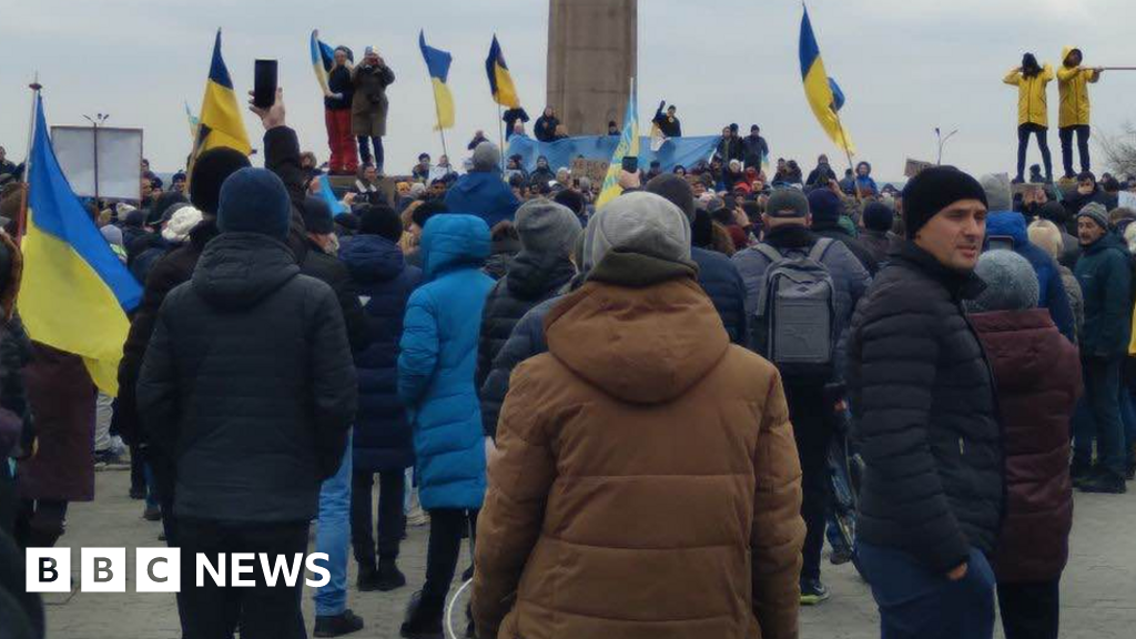 Ukraine: Thousands march in Kherson against occupiers Ukraine: Thousands march in Kherson against occupiers