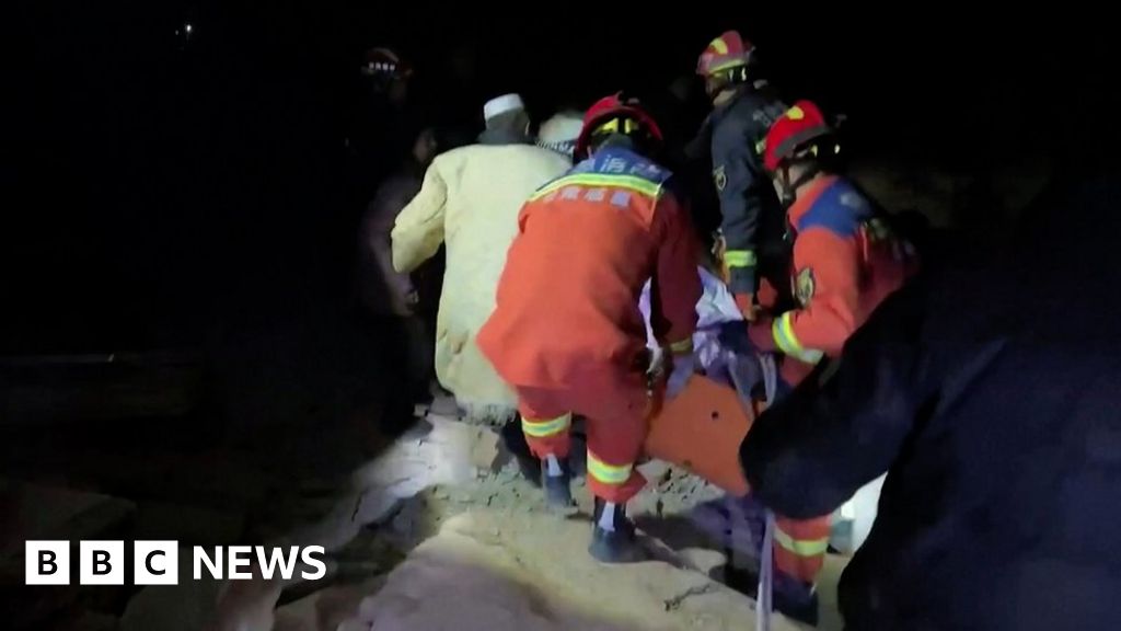 Earthquake kills at least 95 in northwest China