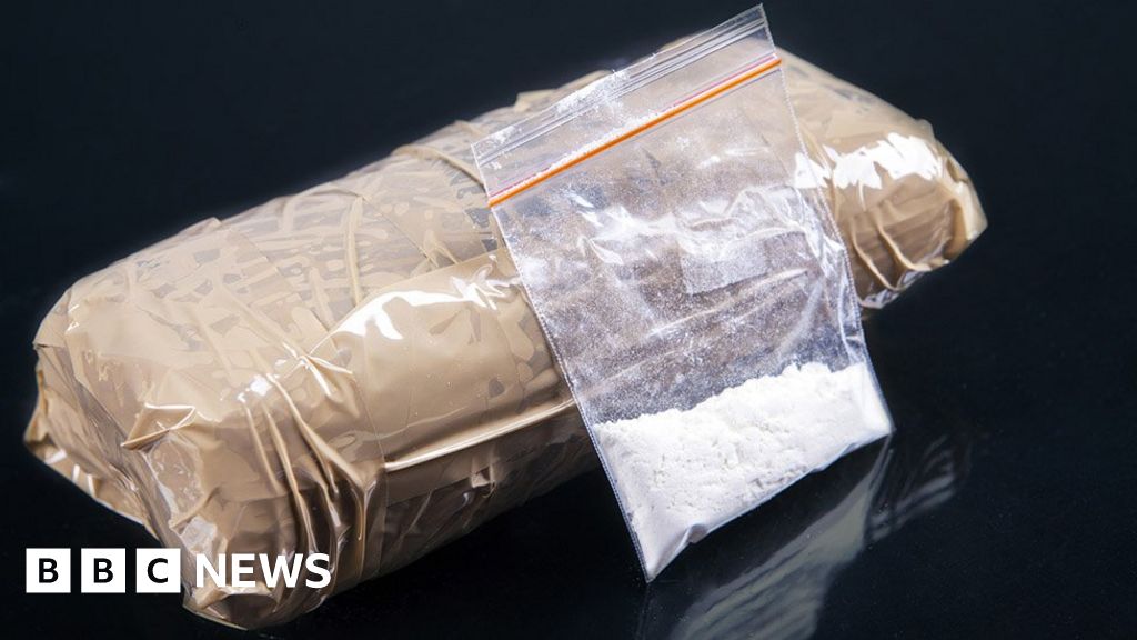 The ‘cocaine collectors  retrieving smuggled drugs in Rotterdam