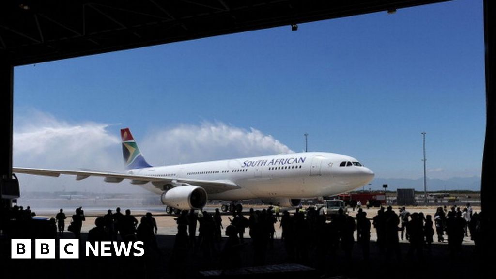 South African Airways Pilot Resigns Over Fake Licence - Bbc News
