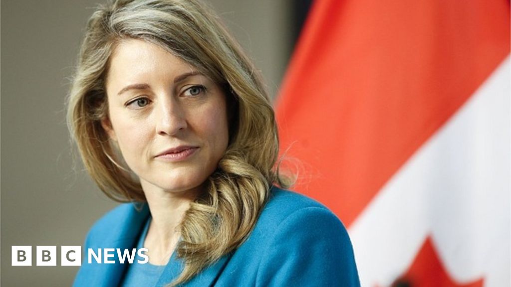 China expels Canadian diplomat in retaliation