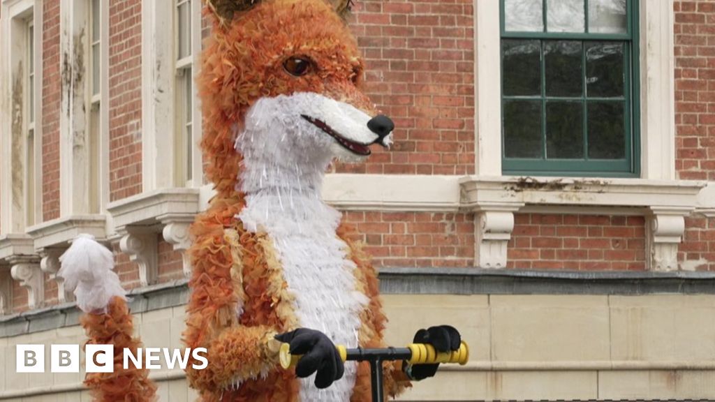 Giant Fox Stars In Rotherham Street Festival