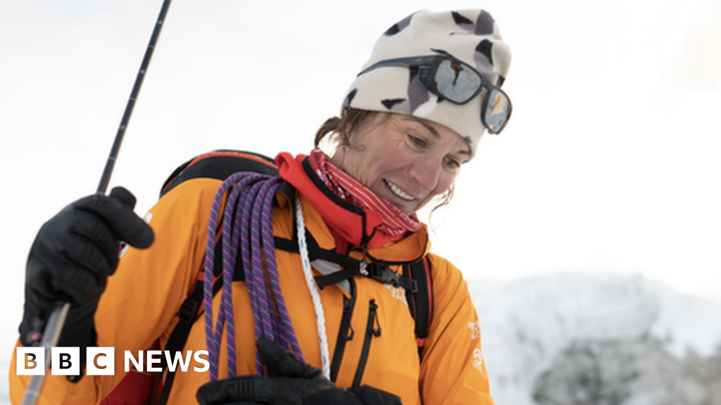 Hilaree Nelson: US mountaineer missing after ‘skiing into crevasse’