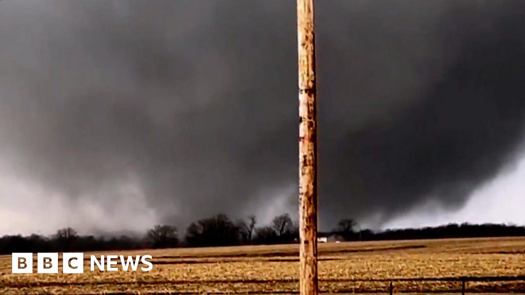 Iowa tornadoes: Seven people killed, including two children