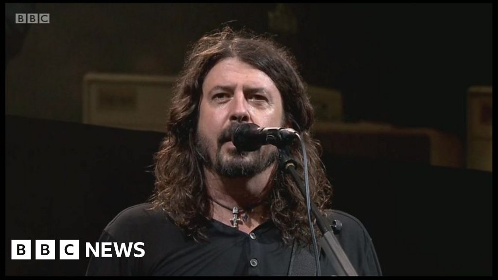 Dave Grohl in Glastonbury tribute to cancer campaigner BBC News