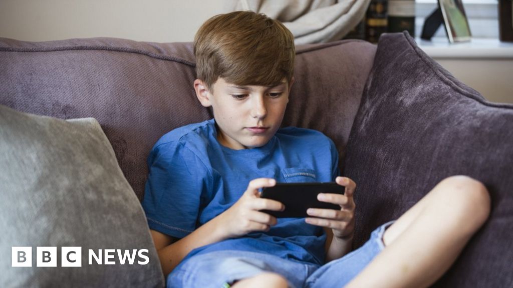 Pupils missing school on Fridays as parents are at home, MPs told