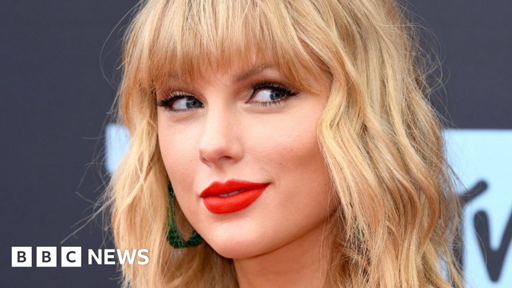 Taylor Swift S Folklore Is The First Album Of 2020 To Sell A Million Copies Bbc News