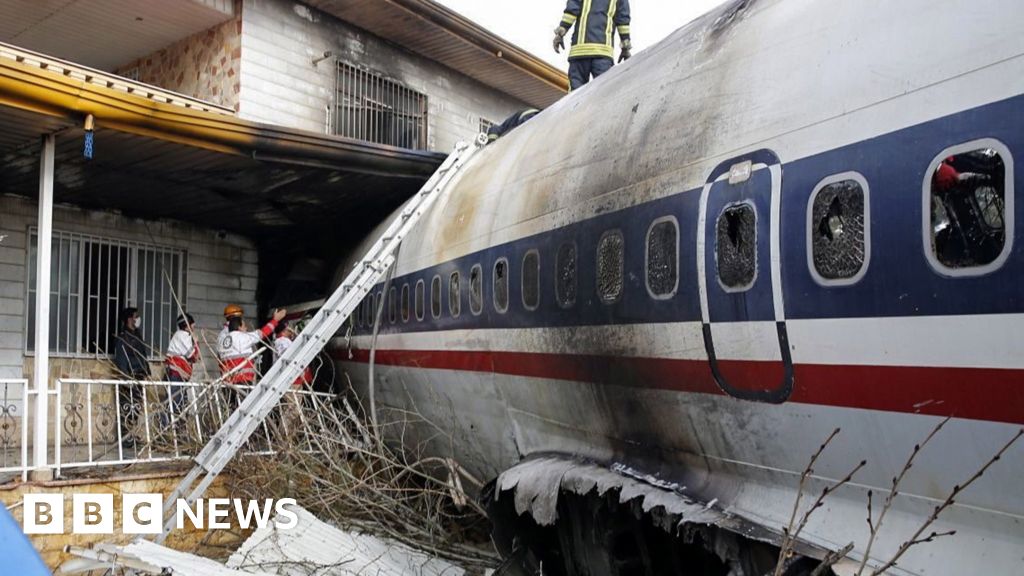 Boeing 707 crashes into Iran home