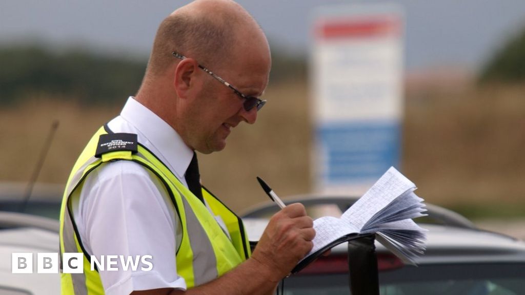 Oxfordshire Traffic Wardens To Join Ask Angela Initiative BBC News    128098894 Mediaitem128098890 