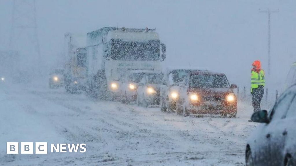 Snow disruption: Is my boss expecting me at work? - BBC News