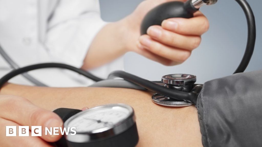 Blood pressure drugs rethink urged - BBC News