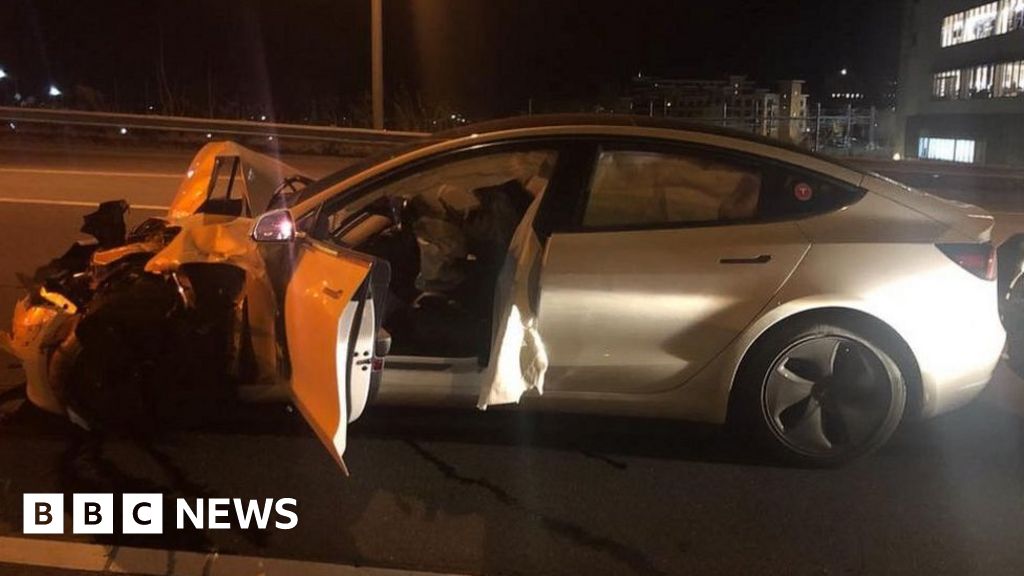 Tesla Model 3 on Autopilot crashes into police car Tesla Model 3 on Autopilot crashes into police car