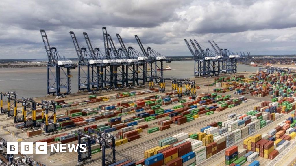 Port of Felixstowe: Fresh strikes at UK's busiest container port