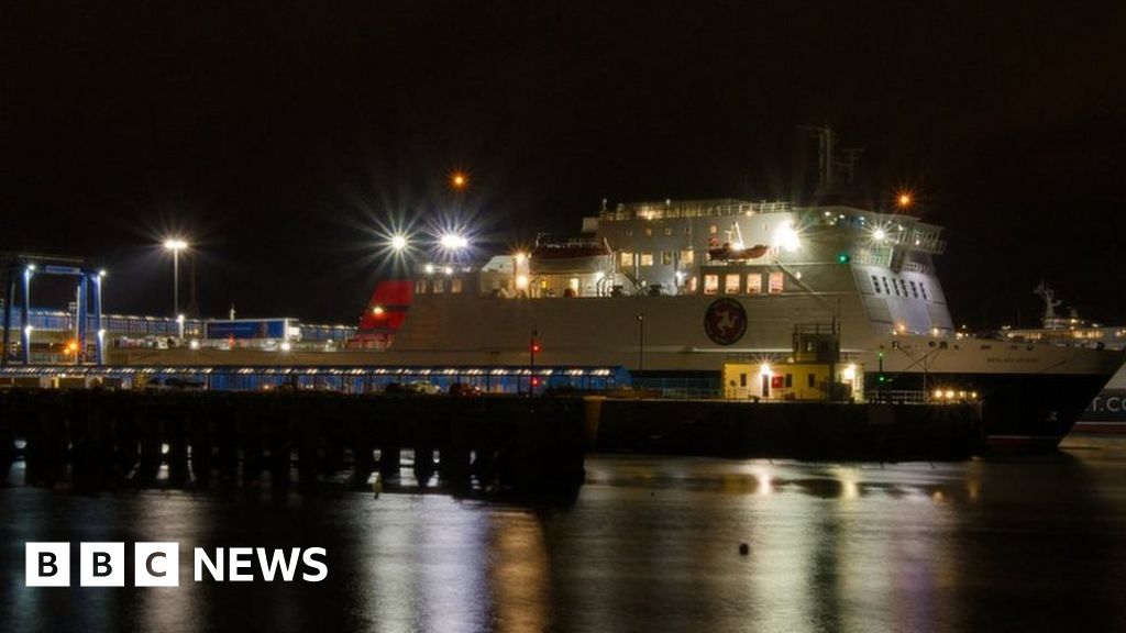 Gale Force Winds Disrupt Isle Of Man Evening Ferry Services - BBC News