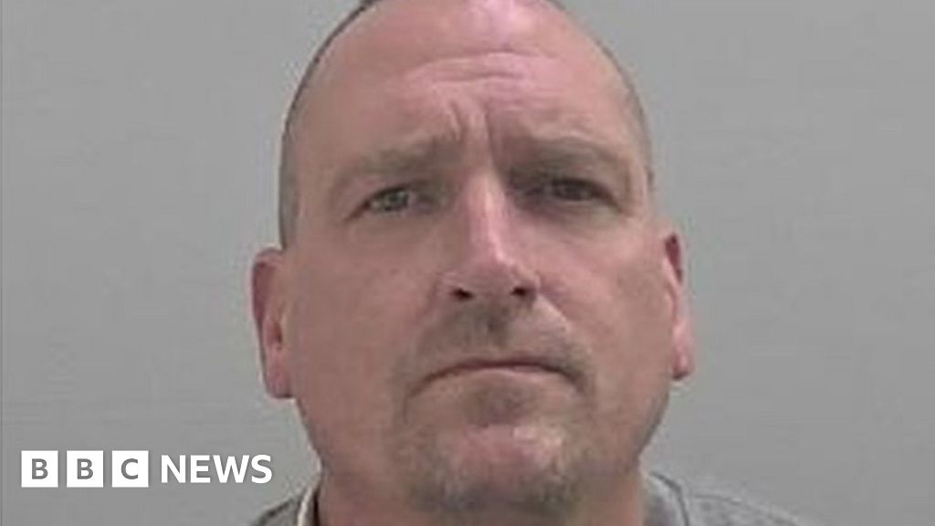 Jealous boyfriend jailed for steak knife attack