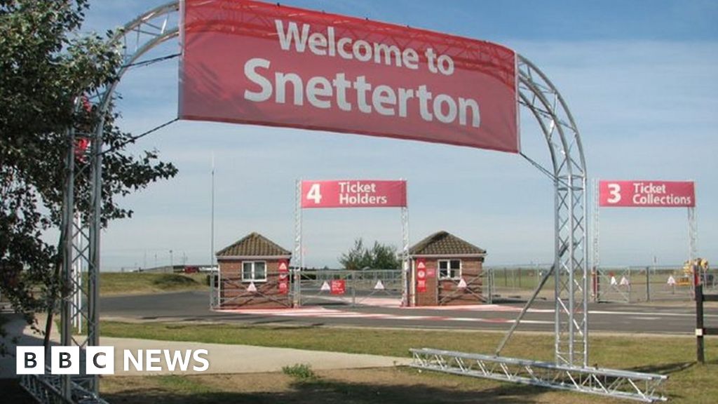 Motorcyclist dies in Snetterton racetrack crash