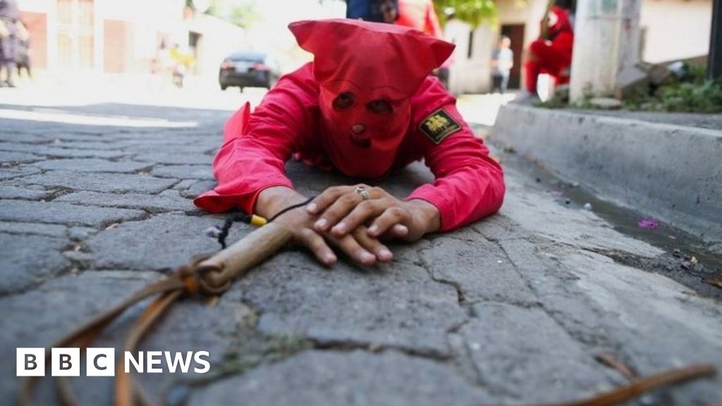 El Salvador: Whip-wielding demons kick off Easter week