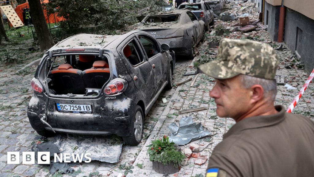 Photo of Ukraine-Krieg: Bei einem russischen Angriff auf Wohnungen in der westlichen Stadt Lemberg wurden vier Menschen getötet