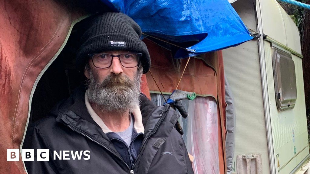 Man living in Cornish layby due to housing crisis - BBC News