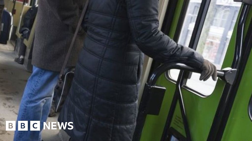 Campaigners call for improvements to local bus services - BBC News