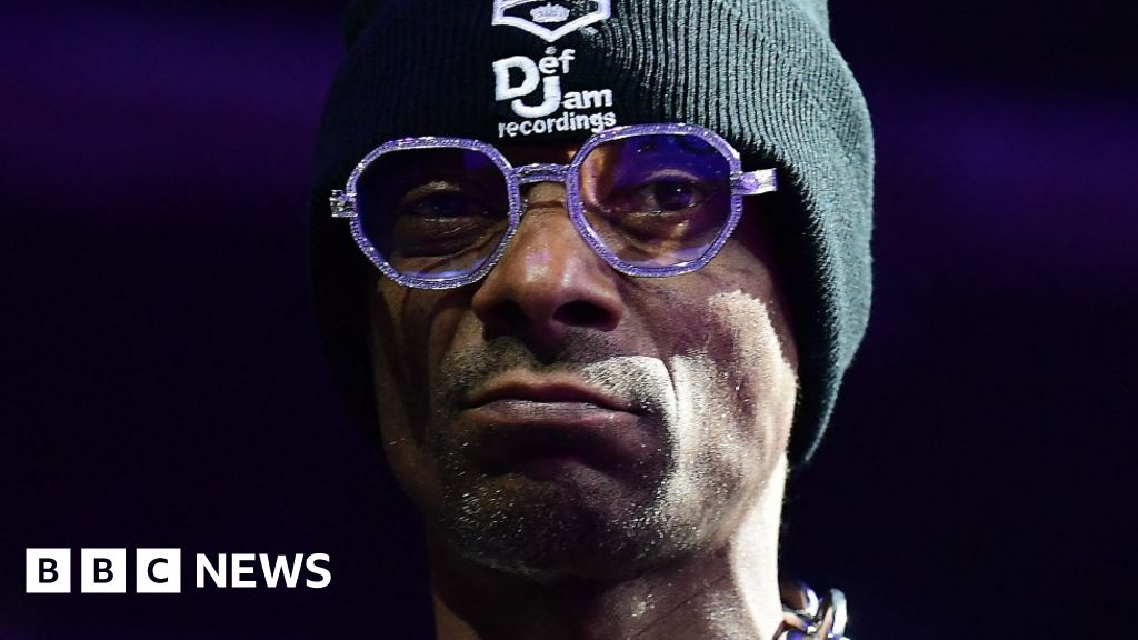 Snoop Dogg acquires Death Row Records - BBC News