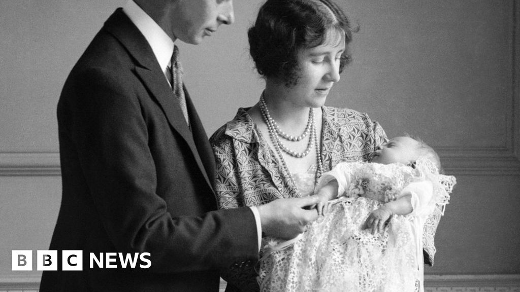 In pictures: Queen Elizabeth II at 90 in 90 images - BBC News