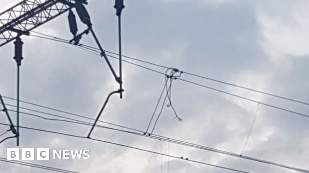 Damage to overhead wires at Glasgow Central