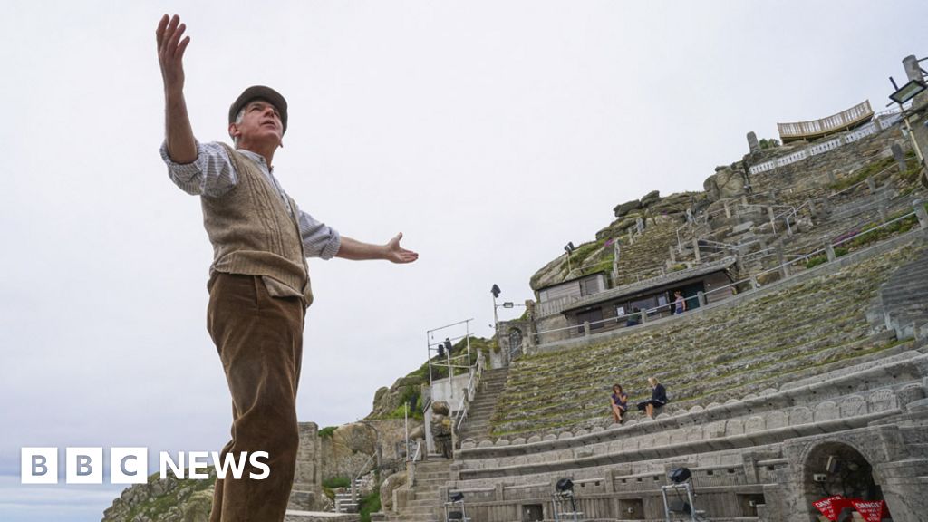 Coronavirus: Outdoor concerts, plays and opera get government go-ahead