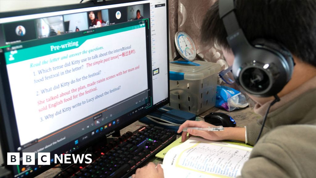 Shanghai schools to go online as Covid spreads in China - BBC News