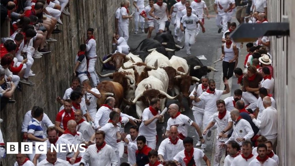 San Fermín: Three gored during annual Pamplona bull run