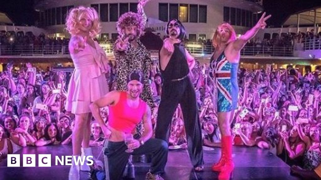Backstreet Boys dress up as the Spice Girls in tribute