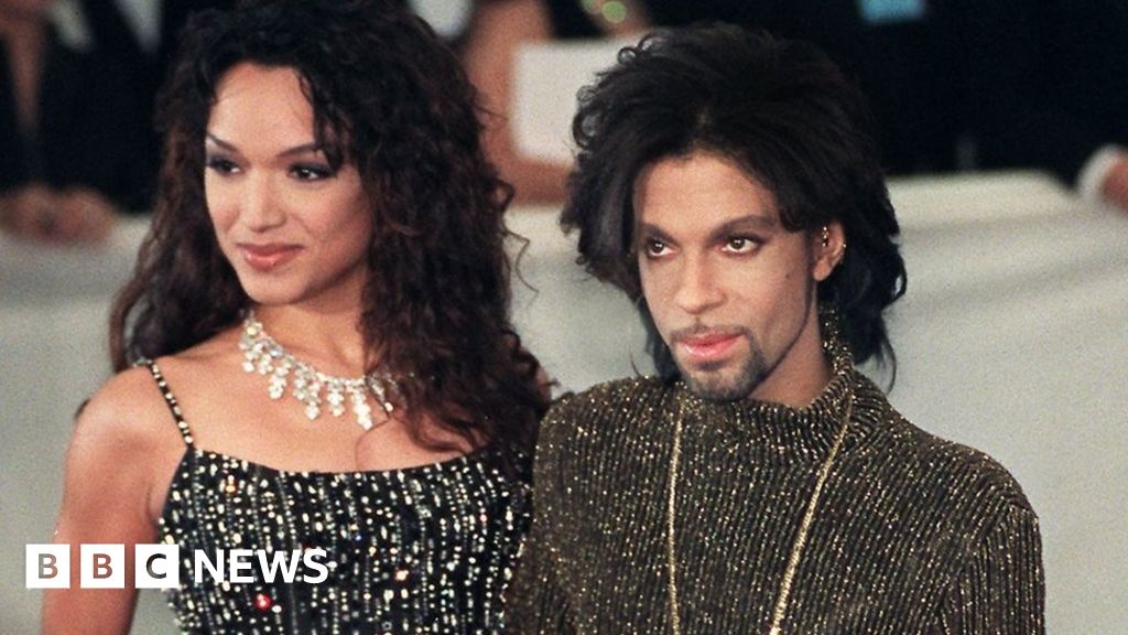 Prince's ex-wife Mayte Garcia to write memoir - BBC News