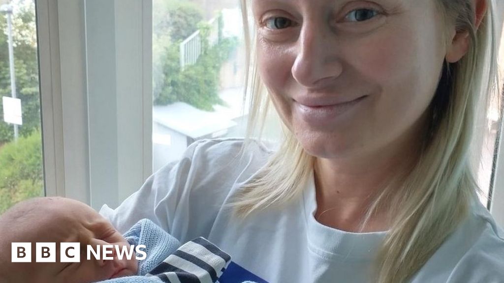 War in Ukraine: Woman gives birth in UK after fleeing country