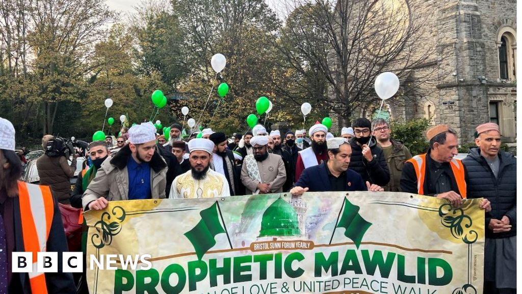 Annual Mawlid procession returns to Easton mosque BBC News