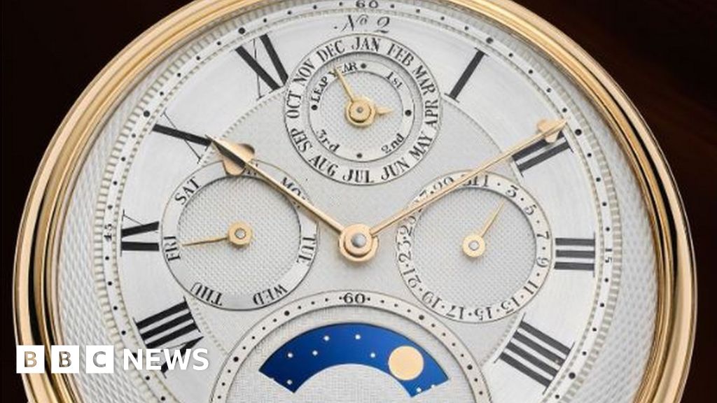 Sale of Roger Smith pocket watch sets new world record of £3.8m