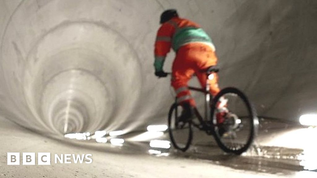 Inside Britain's biggest sewer under London's River Thames - BBC News