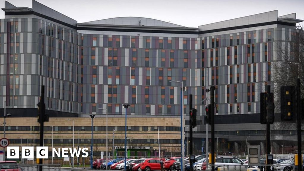Warning of 'high risk' to water supply at Glasgow hospital BBC News