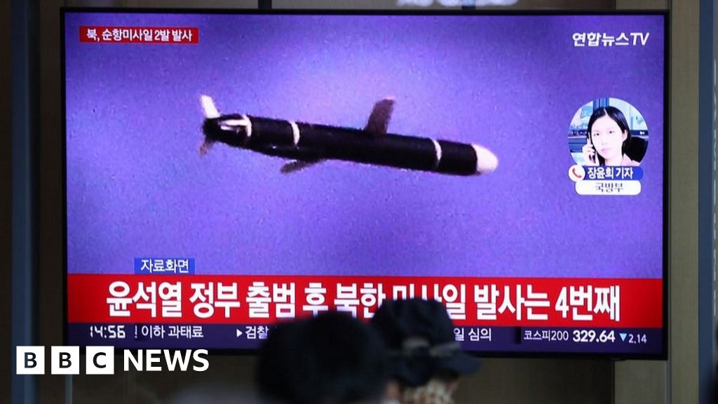 Север Корея е изстреляла няколко крилати ракети във води край
