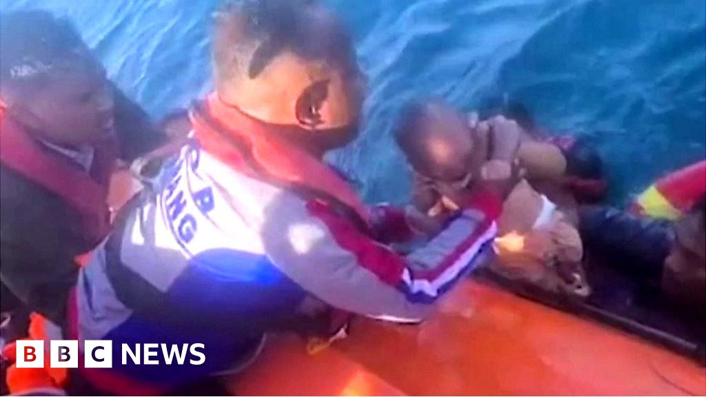 Hundreds rescued from Indonesia boat fire
