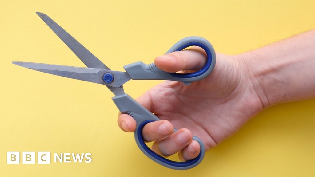 Belfast Scissorsthreat robber takes shop cash